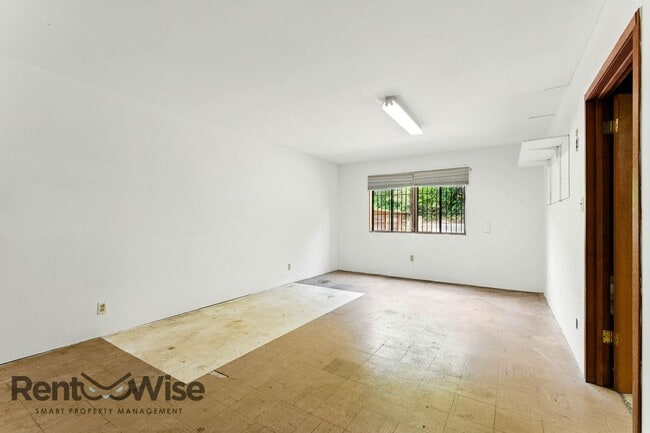 Building Photo - 61 Marview Way