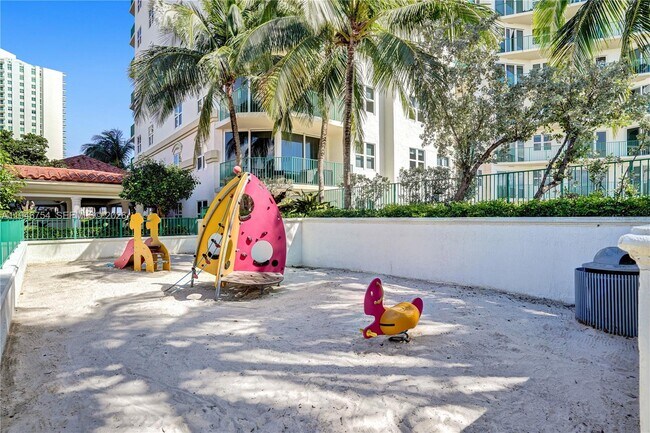 Building Photo - 20000 E Country Club Dr