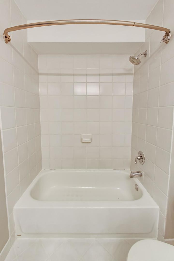 Building Photo - 345 N La Salle Dr