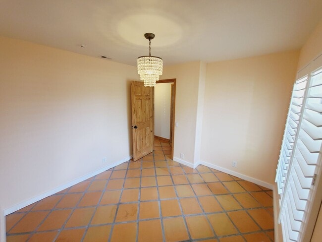 Building Photo - North Oxnard Lovely Home For Rent 3 Bedrooms and 2 bathrooms