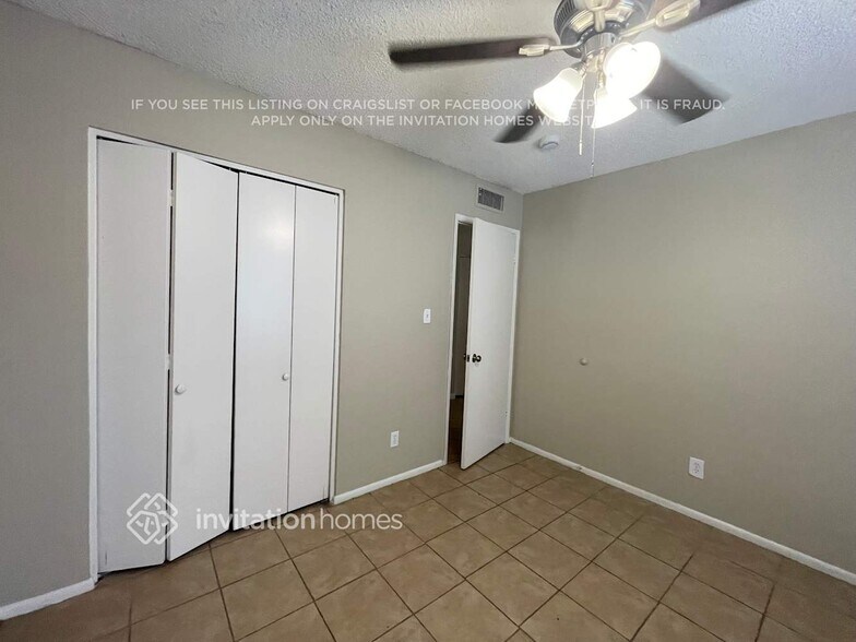 Building Photo - 9018 W Sells Dr