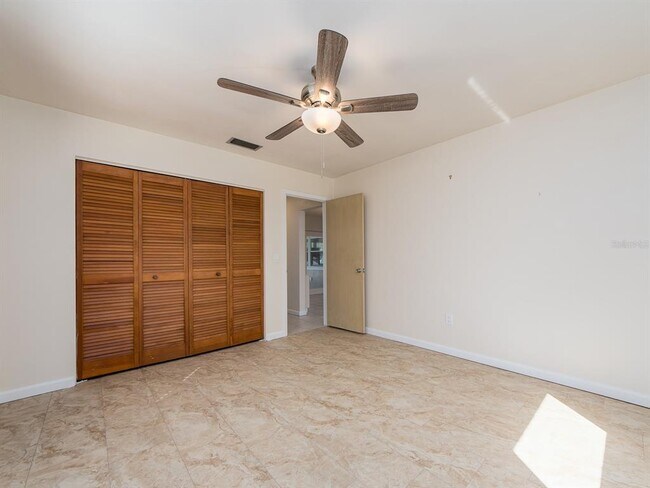 Building Photo - 2395 6th Ave SW