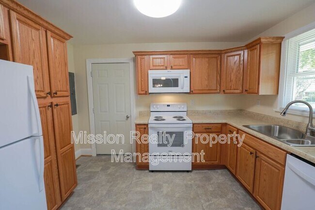 Building Photo - 7509 Montrose Ave