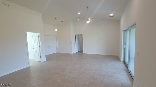 Building Photo - 4016 NE 12th Ct