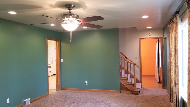Building Photo - CHECK ME OUT!  3 Bedrooms, 2 Full Baths, B...