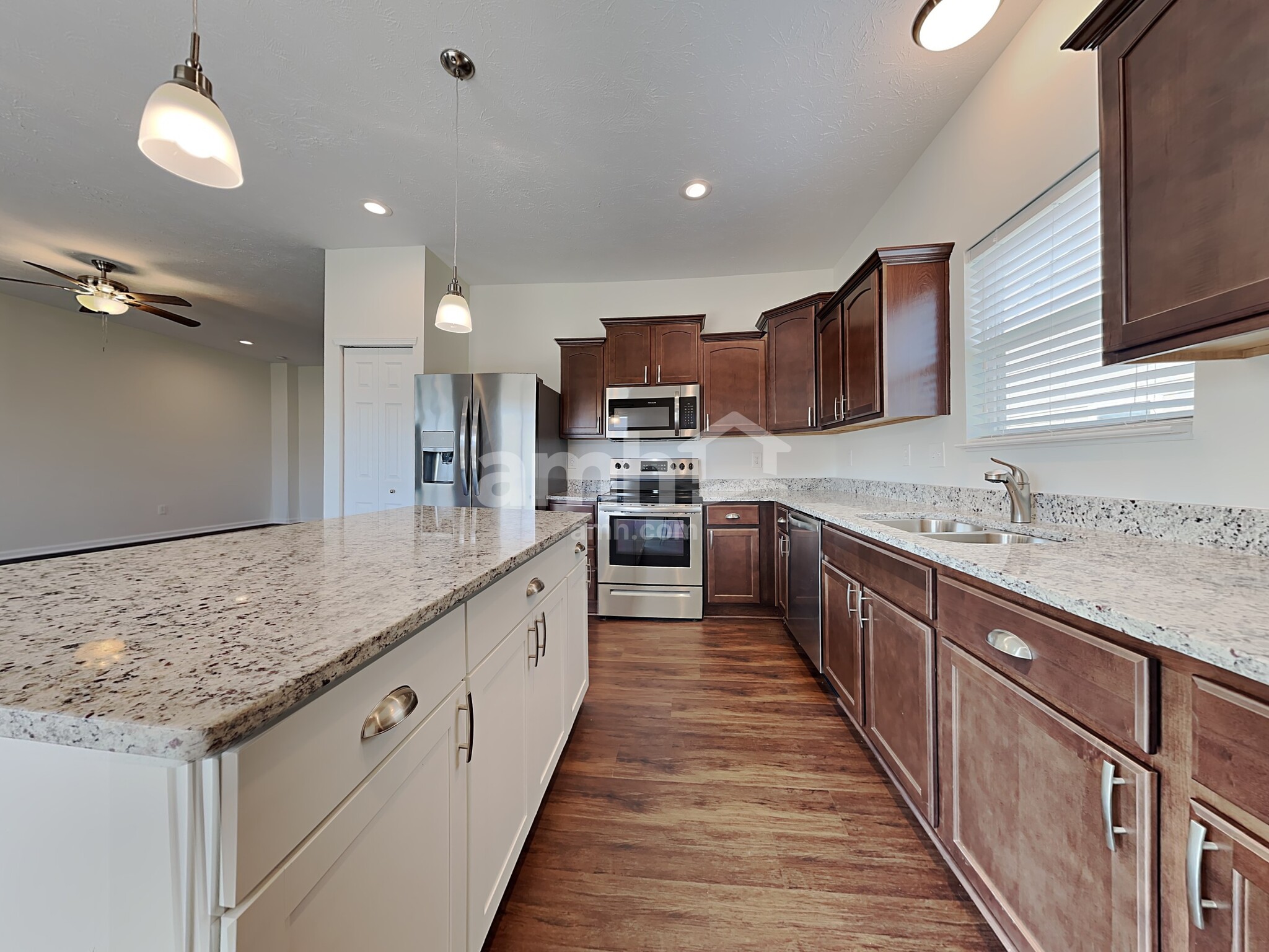 Building Photo - 877 Coralberry Ln