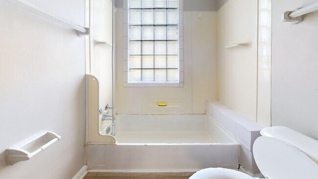 Building Photo - 1732 Spring Ave NE