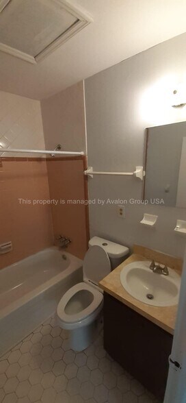 Building Photo - 1131 Lake Shore Blvd