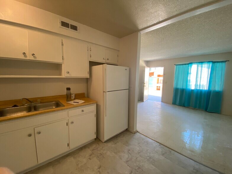 Building Photo - 325 S Spring St