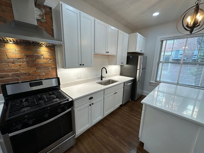 Building Photo - 113 E Lane Ave