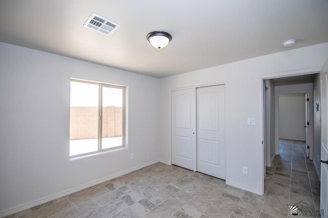 Building Photo - 12527 E 49th Dr
