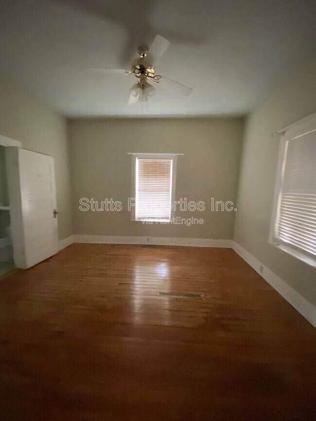 Building Photo - 403 Almon Ave
