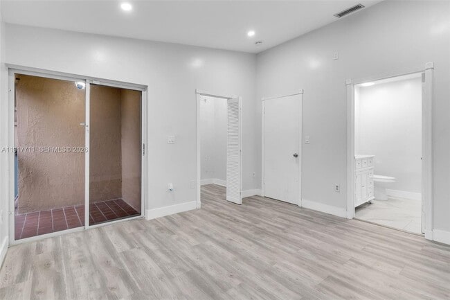 Building Photo - 10018 Hammocks Blvd