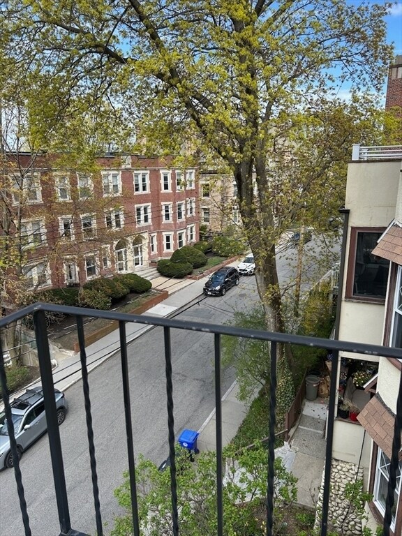 Building Photo - 303 Tappan St