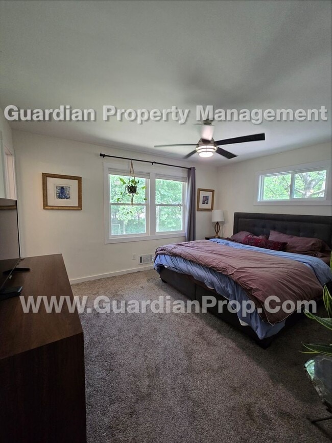 Building Photo - 1445 Cherry Pl