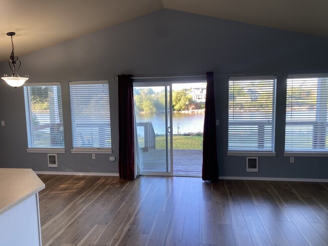 Building Photo - 348 Cockle St SW