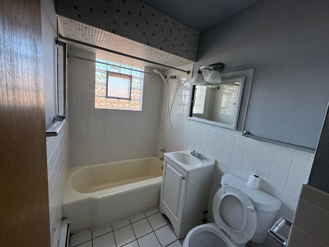 Building Photo - 8244 W Forest Preserve Ave