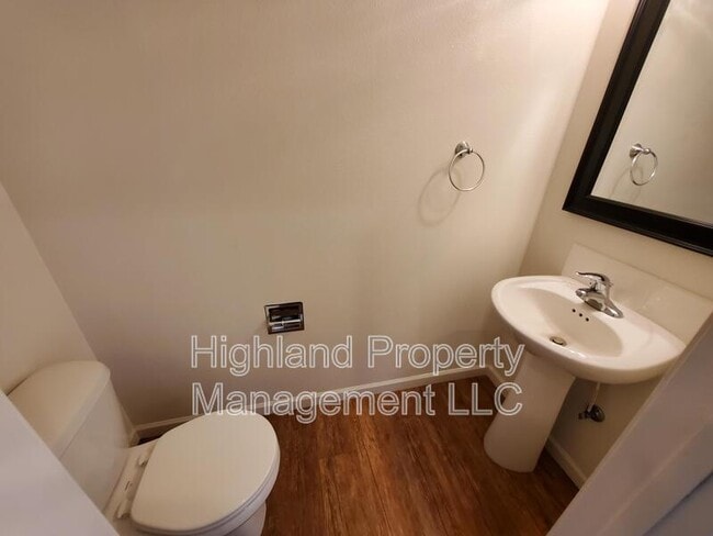 Building Photo - 1205-1207 NE Monroe St