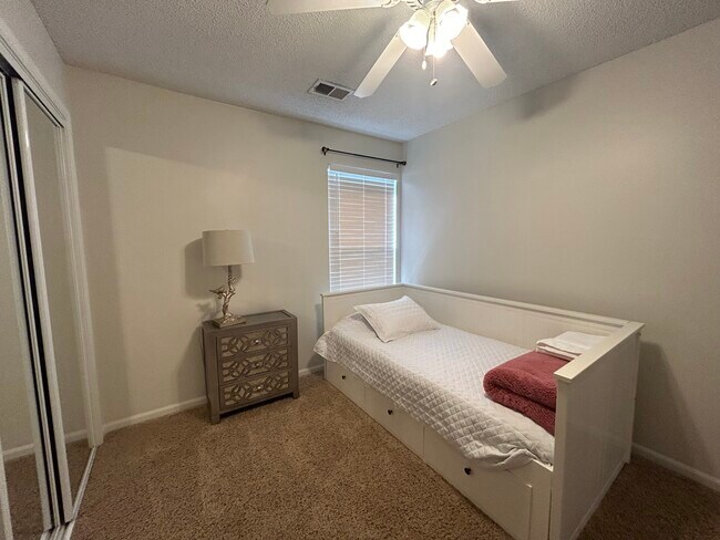 Guest Bedroom with Twin Bed - 9505 NW 86th Ter