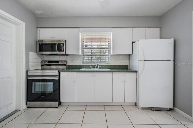 Building Photo - 2709 W Abdella St