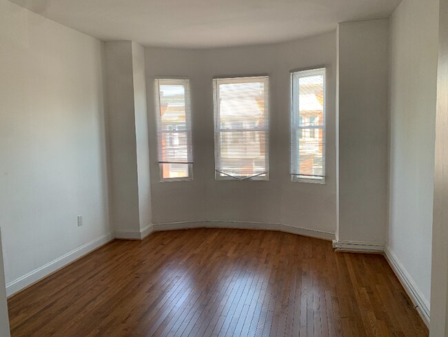 Building Photo - 2021 W Saratoga St