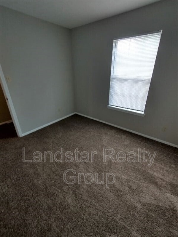 Building Photo - 4935 Villa Fair Rd