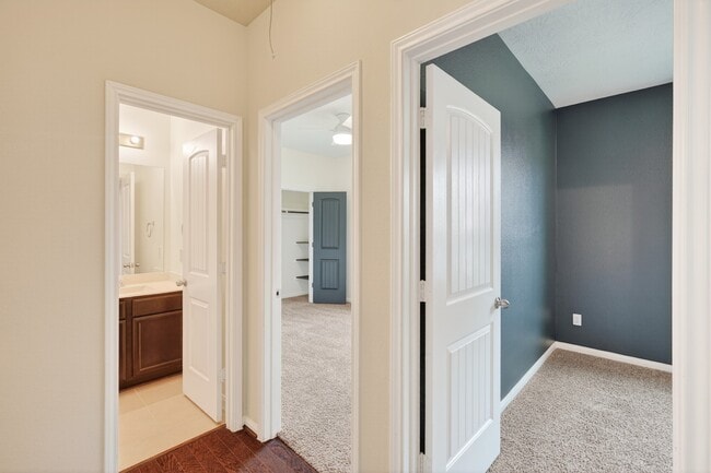 Building Photo - 12027 Rockridge Falls Dr