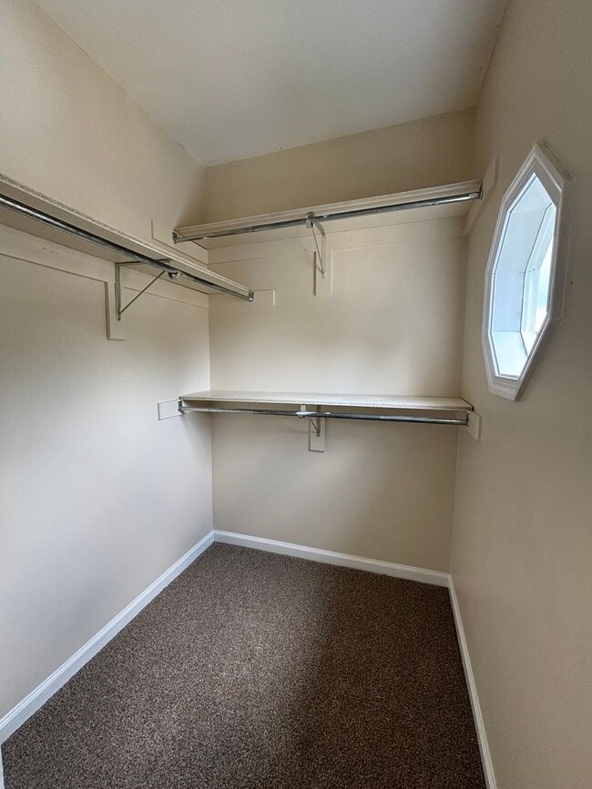 Building Photo - Beautiful 3 bedroom 1.5 Bath Fully Remodel...