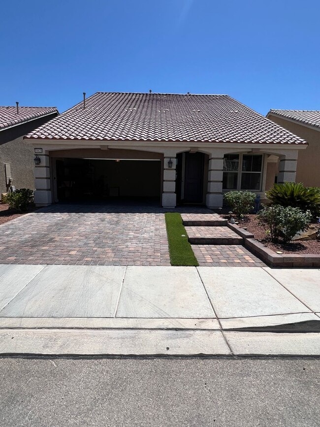 Building Photo - A Fantastic 4 Bedroom Home with the primary Downstairs, in Silverado Ranch