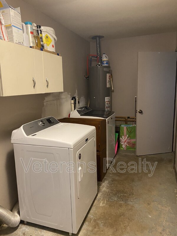 Building Photo - 2411 Sunkist Country Club Rd