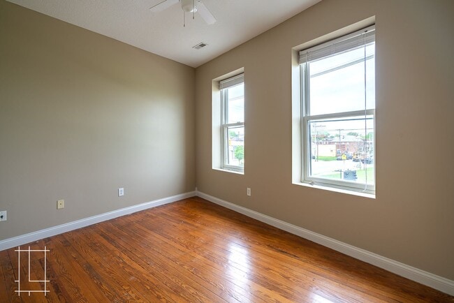 Building Photo - 225 E 5th Ave