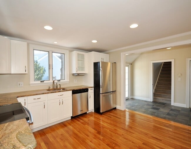 Building Photo - 66 Southfield Cir