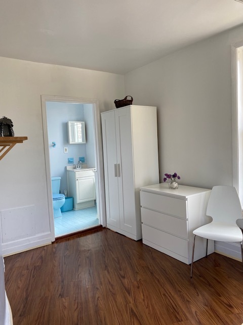 3rd floor: dressing area - 1618 8th St NW