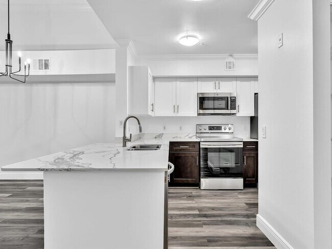 Building Photo - 2433 Centergate Dr