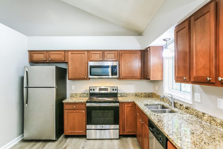Building Photo - 1716 Countryside Dr