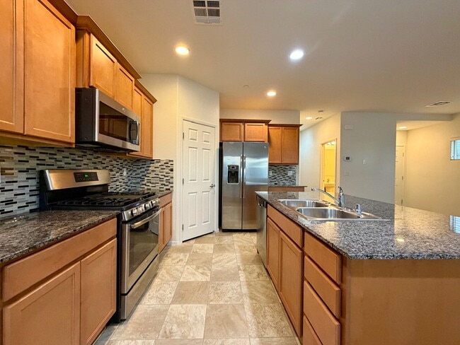 Building Photo - 3 BED 2.5 BATH 2 CAR GARAGE SINGLE FAMILY HOME W/ LOFT, BACKYARD & COMMUNITY POOL, SPA, PLAYGROUN...