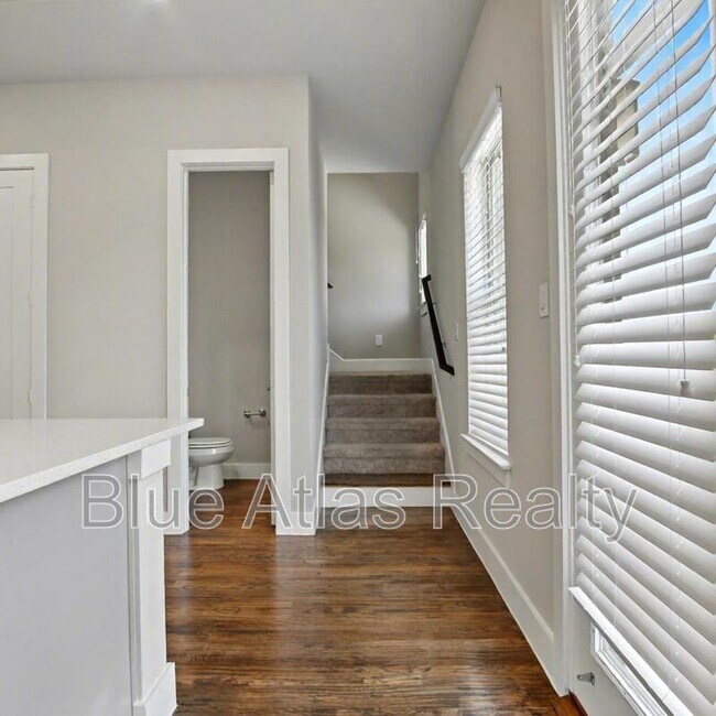 Building Photo - 728 N Plano Rd