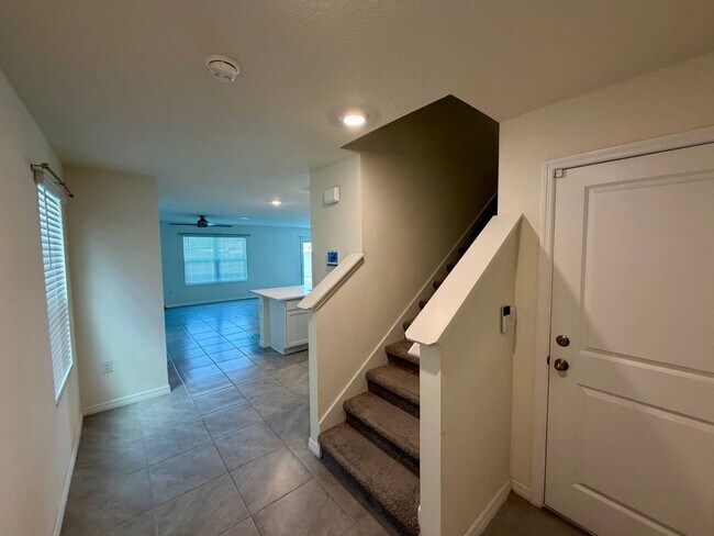 Building Photo - Beautiful Home in Newberry, FL – Spacious, Modern, and Peaceful Living