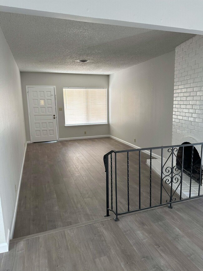 Building Photo - 1305 Oak Terrace Ct