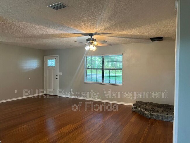 Building Photo - 70 Almond Rd