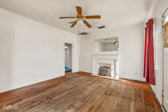 Building Photo - 3814 Lakeshore Dr