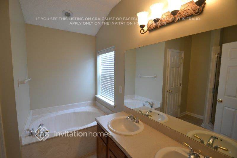 Building Photo - 3044 Southhall Ct