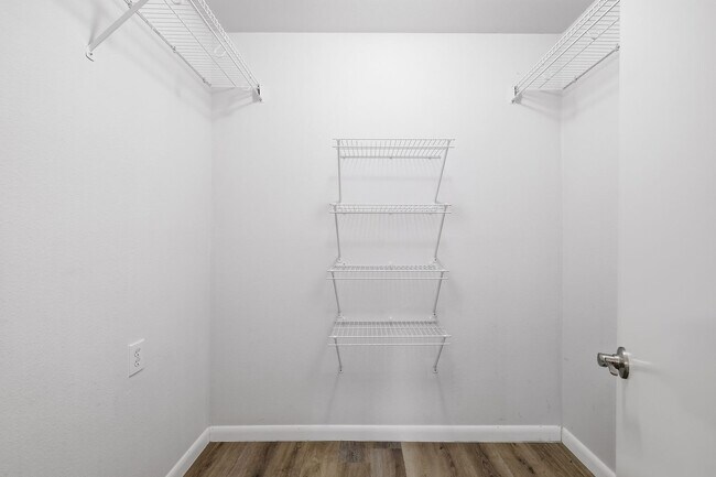 Building Photo - ***MOVE IN SPECIAL ONE WEEK FREE***Sophisticated Living Near Bamberger Nature Trails