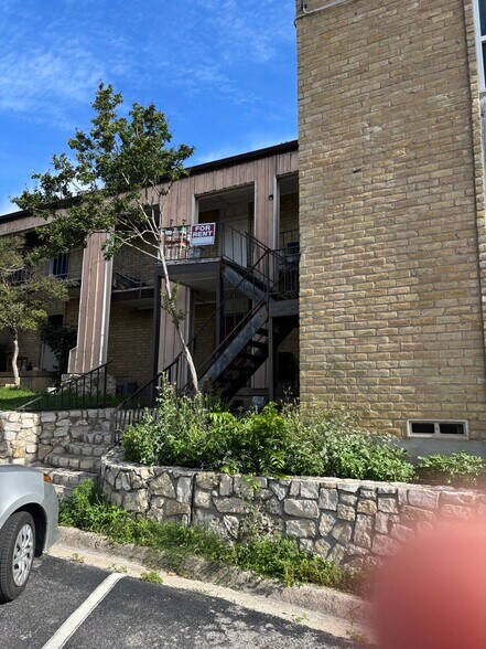 Building Photo - 6012 Westridge Ln