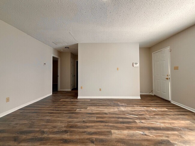 Building Photo - Charming & Affordable Living in Spartanburg!