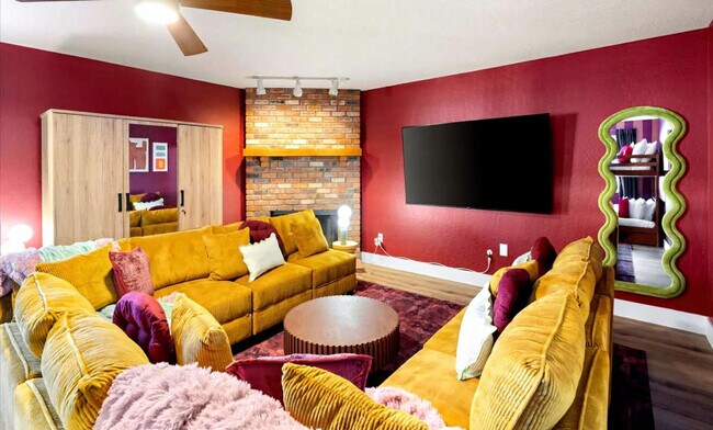 Building Photo - 2431 E Laurel St