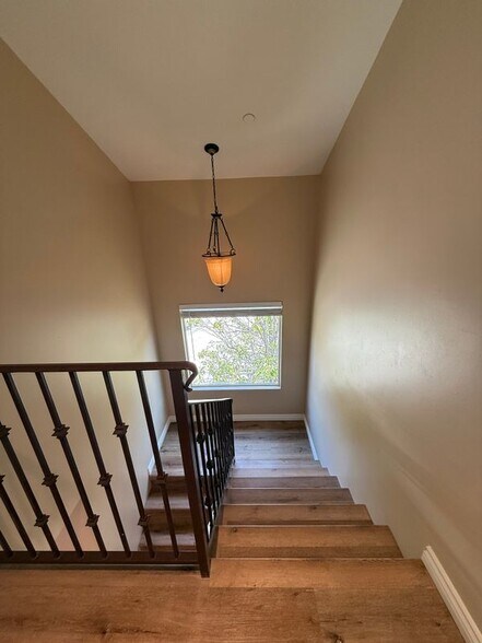 Building Photo - 1769 Los Feliz Dr