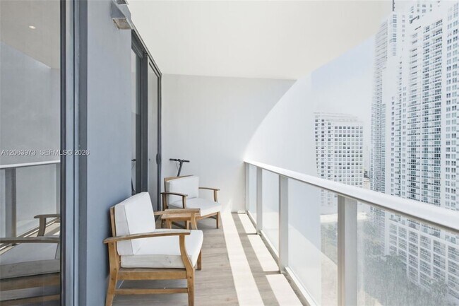 Building Photo - 1010 Brickell Ave