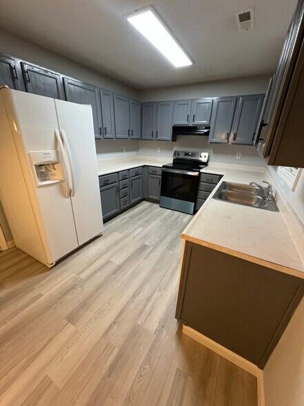 Building Photo - 3906 Deer Trail