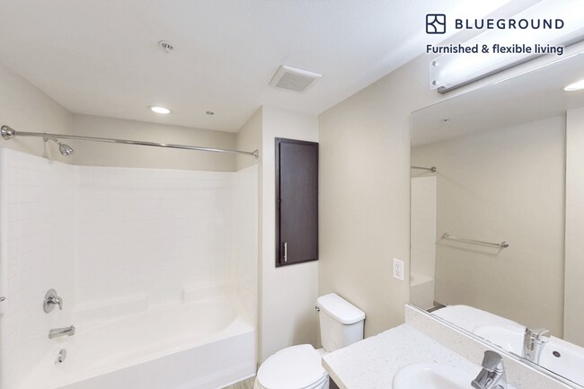 Building Photo - 121 E Rte 66